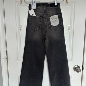 7 For All Mankind Luxe Vintage Black Cropped Ankle Jeans